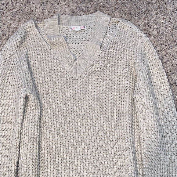 sweater - Picture 2 of 4